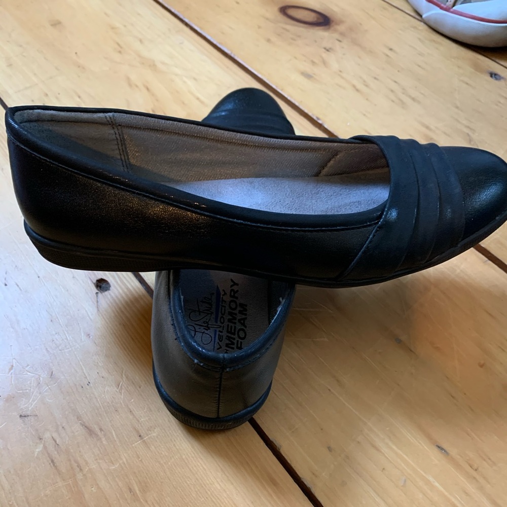 Size 6.5 flats with memory foam